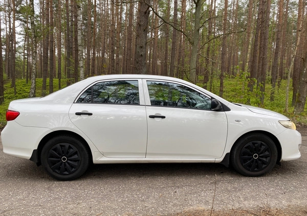 Toyota Corolla cena 19999 przebieg: 208000, rok produkcji 2010 z Świnoujście małe 56